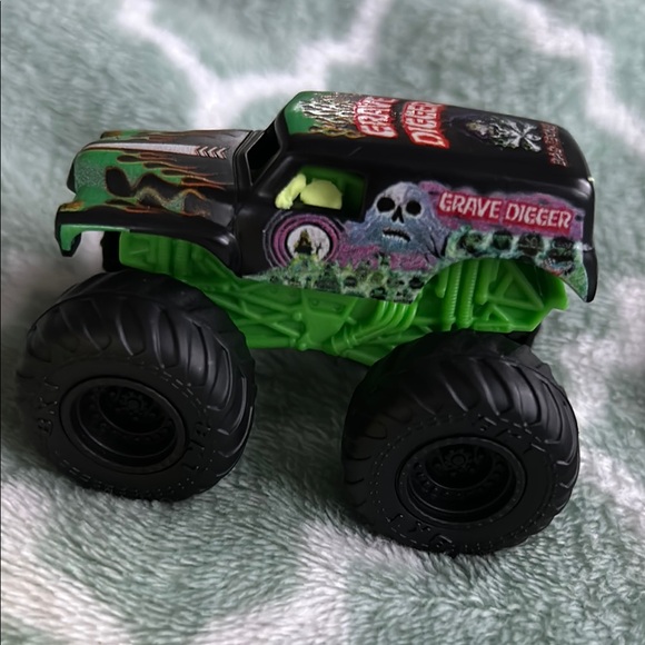 Toy bundle - Picture 3 of 5